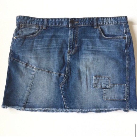 Calvin Klein Mini Jean Skirt Size 33 / 16 - Picture 1 of 8